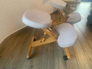 Due sedie ergonomiche per le ginocchia