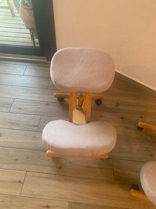 Due sedie ergonomiche per le ginocchia