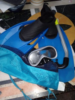 Aletas,máscara y tubo,venta por separado Aletas 10