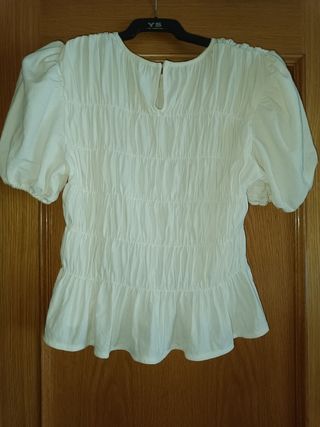 Camiseta-Top Mango
Manga abullonada

