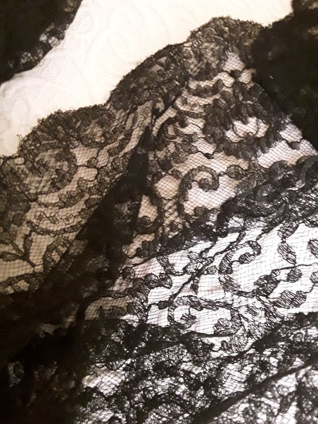 Mantilla Española de blonda negra.