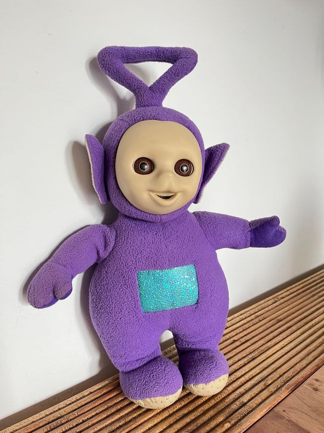 Peluche muñeco Teletubbie morado