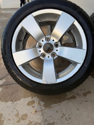 Llantas BMW 17" - 245/45 R17 neumaticos al 80%