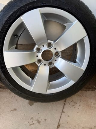 Llantas BMW 17" - 245/45 R17 neumaticos al 80%