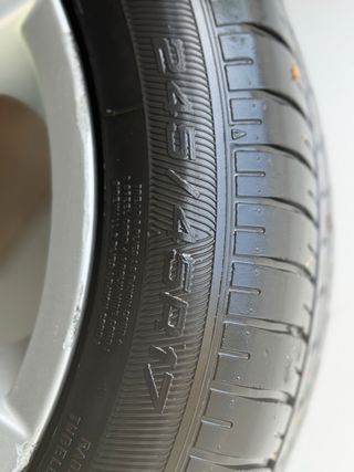 Llantas BMW 17" - 245/45 R17 neumaticos al 80%