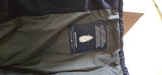 Chaleco acolchado Tommy Hilfiger azul marino.