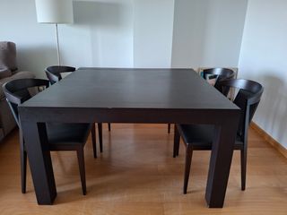 Tavolo da pranzo e sedie allungabili. Confezione