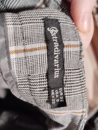 Falda Bershka negra-verde, talla 4