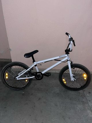 BMX GT Bikes blanca