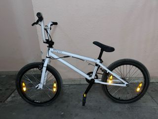 BMX GT Bikes blanca