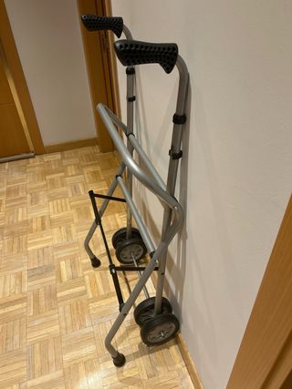 Andador plegable para ancianos 