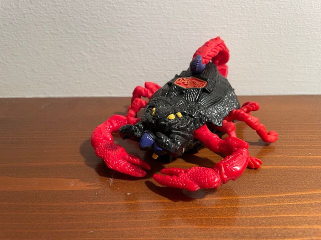 Mighty Max stings scorpion