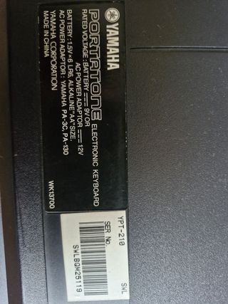 Teclado Yamaha PSR-E213