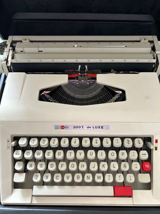 maquina de escribir Olivetti 300T 
