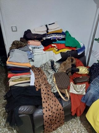 Ropa,zapatos, bisutería, libros