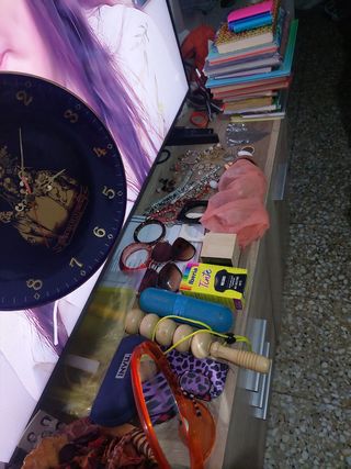 Ropa,zapatos, bisutería, libros