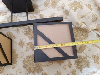 Lámpara de forja marrón y tulipas beig