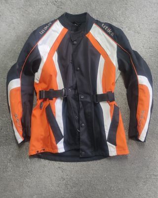 Chaqueta motorista y pantalón a juego