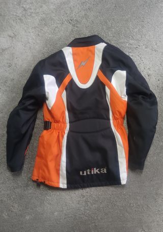 Chaqueta motorista y pantalón a juego