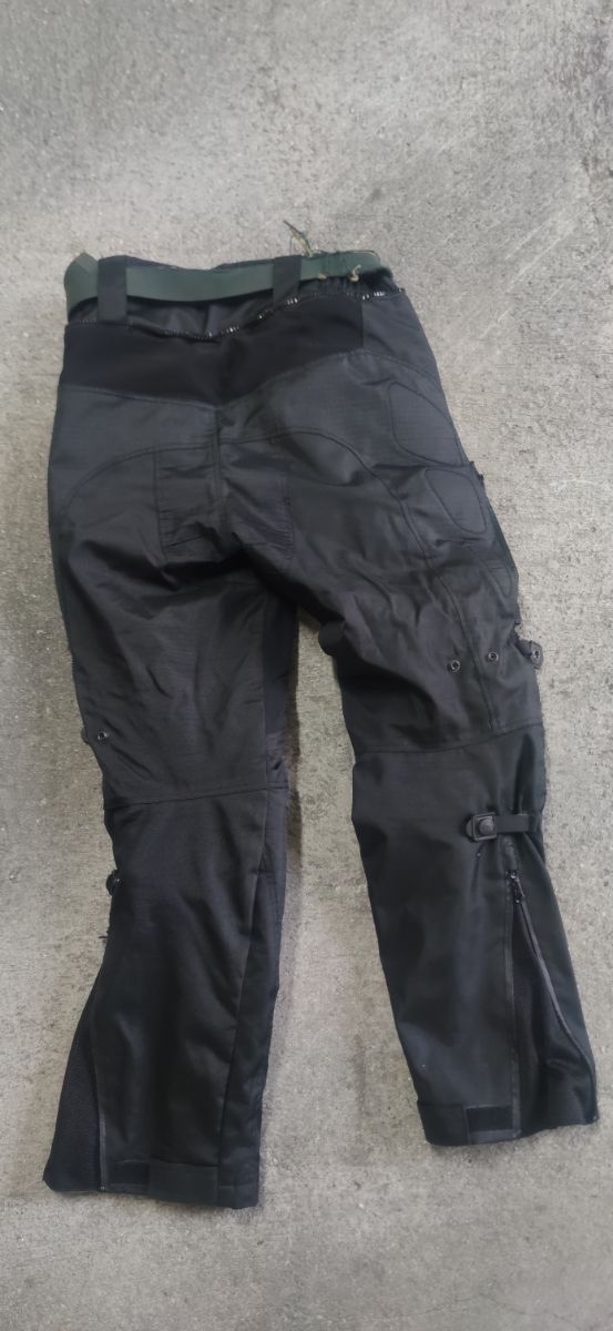 Chaqueta motorista y pantalón a juego