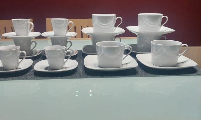 Juego 12 tazas y platos porcelana blanca