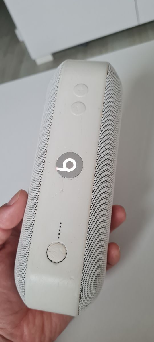 Beats Pill