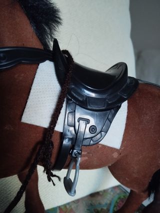 Caballo juguete tamaño Barbie aprox.