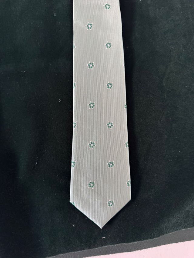 Corbata verde con estampado mariquilla 