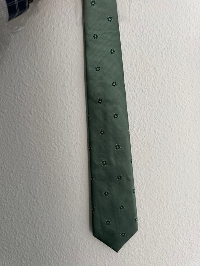 Corbata verde con estampado mariquilla 