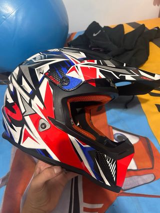 Casco de moto con visera