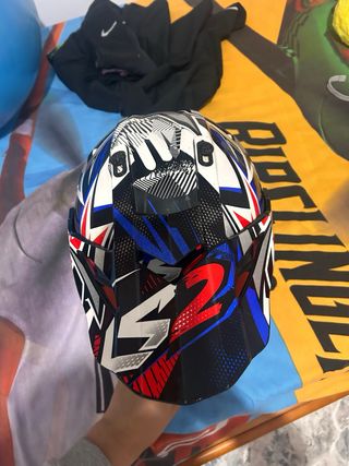 Casco de moto con visera