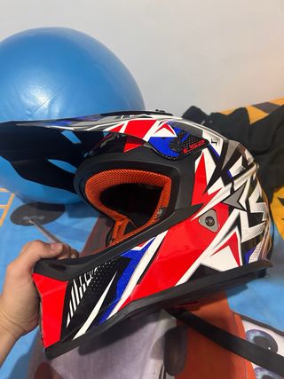 Casco de moto con visera