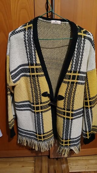 Chaqueta tejida amarilla y negra