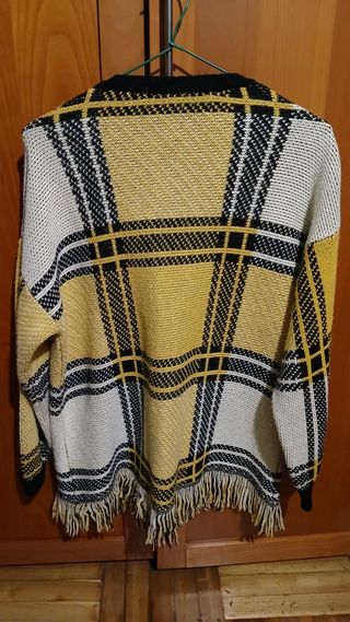 Chaqueta tejida amarilla y negra