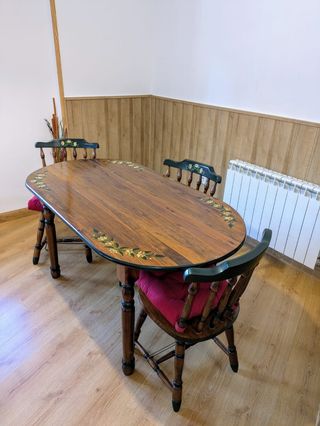 Mesa comedor madera pintada. Venta por mudanza!!