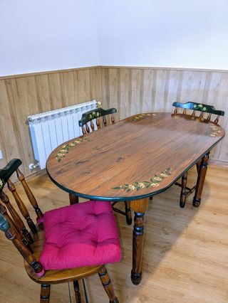 Mesa comedor madera pintada. Venta por mudanza!!