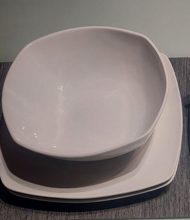 Juego de 2   bandejas, 1 ensaladera y 2 salseras