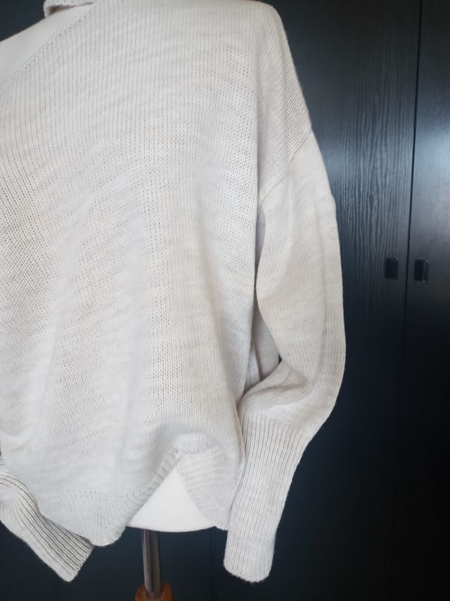 Suéter de punto hombro descubierto