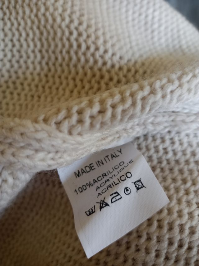 Suéter de punto hombro descubierto