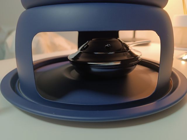 Fonduta: pentola blu e fornelletto