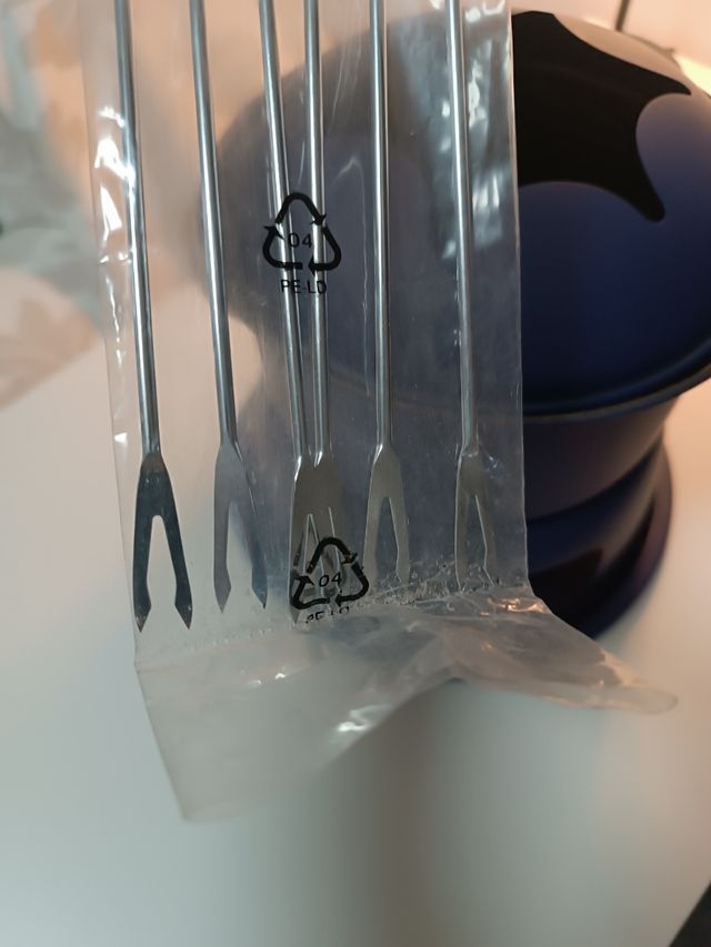 Fonduta: pentola blu e fornelletto