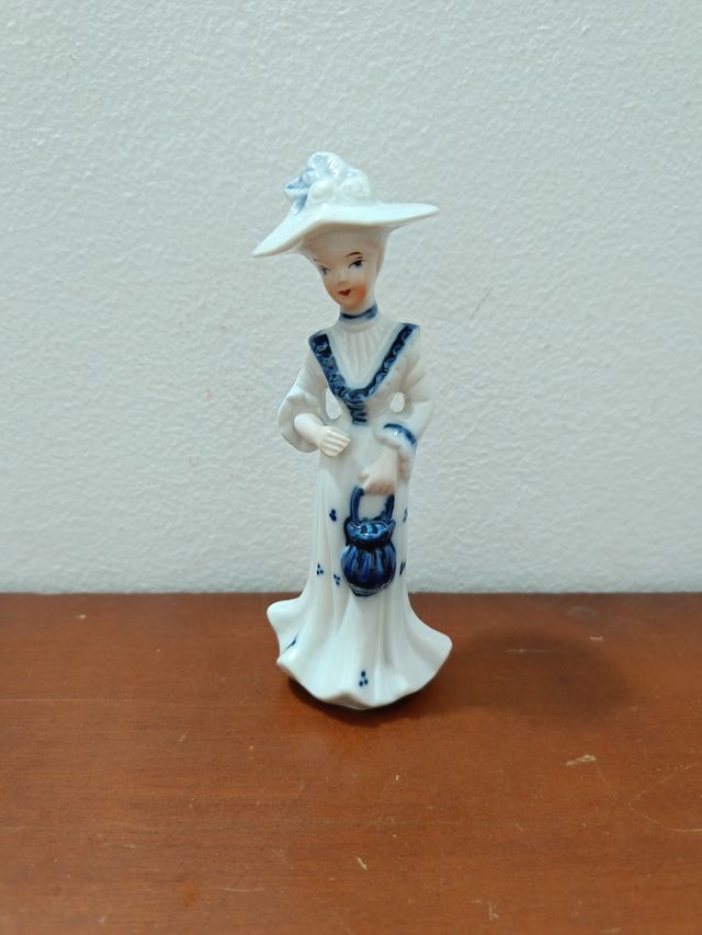 Statuetta Porcellana Dama