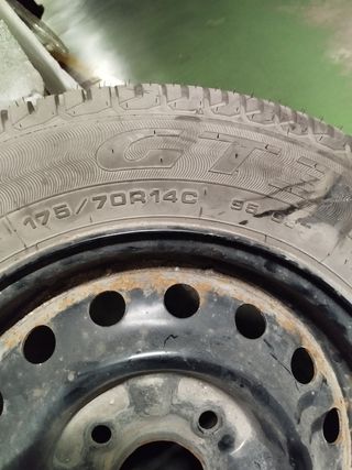 Rueda repuesto Nissan NV200