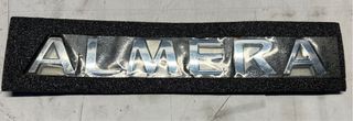 Emblema trasero nissan almera