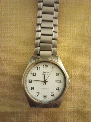Reloj Casio cuarzo plata
