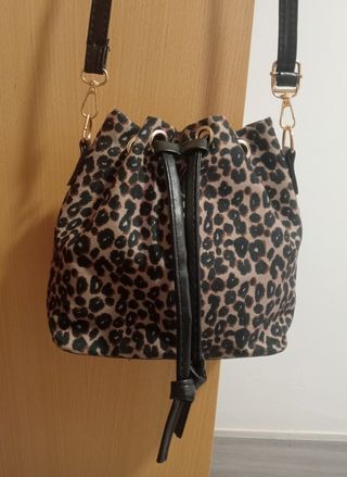 Bolso leopardo.