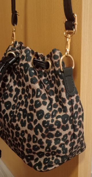 Bolso leopardo.
