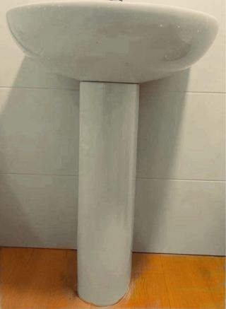 2 Lavabos con pie Gala 55x45cm.