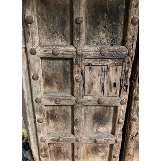 2 Puertas españolas antiguas de clavos