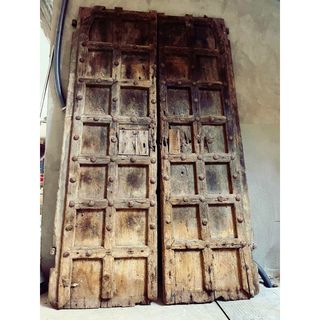 2 Puertas españolas antiguas de clavos